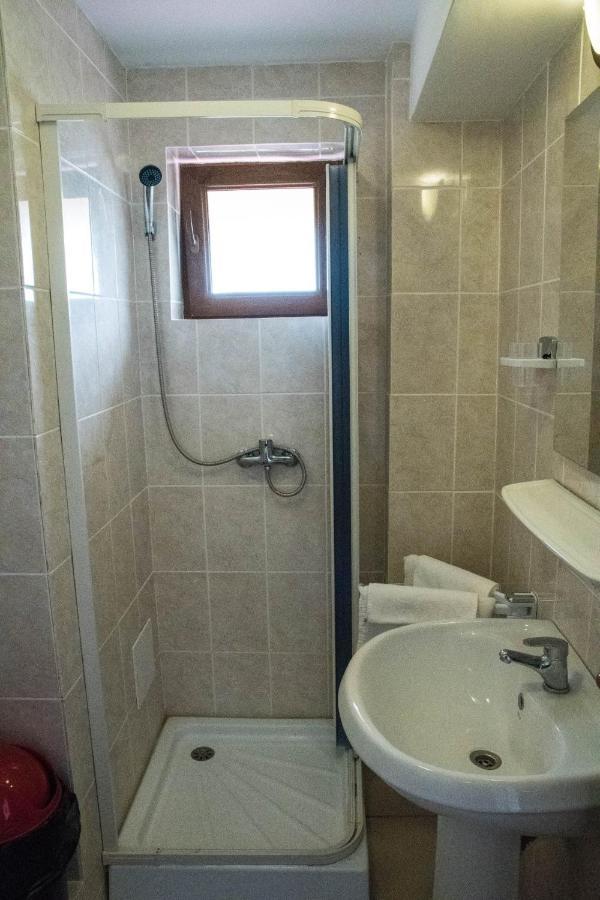 Pensiunea Floricel Stoeneşti Buitenkant foto